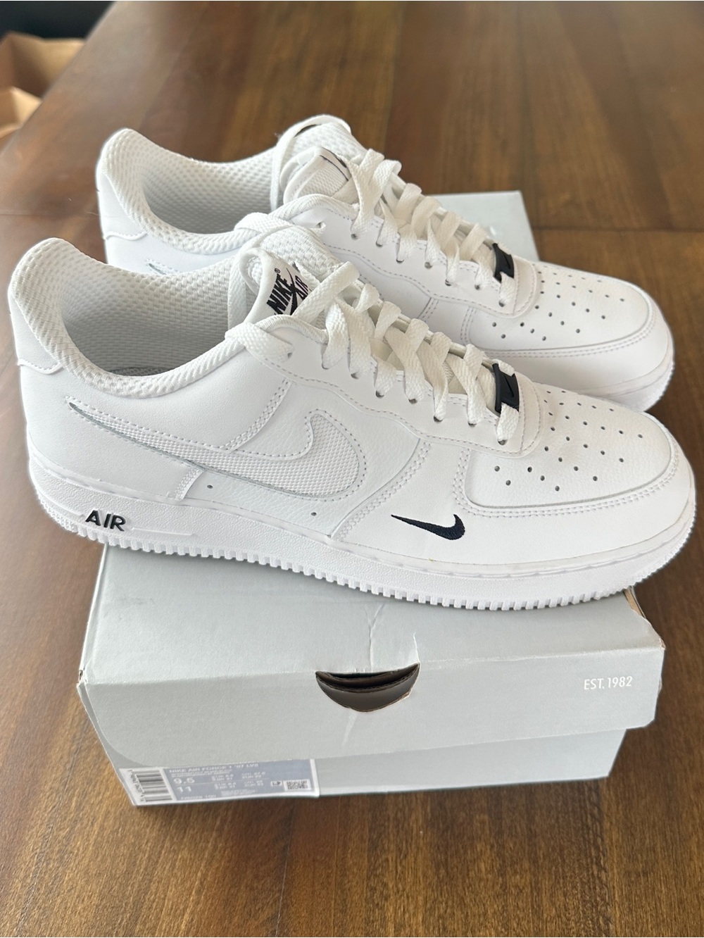Nike Air Force 1 ‘07 LV8 Men’s 9.5 White New in Box
